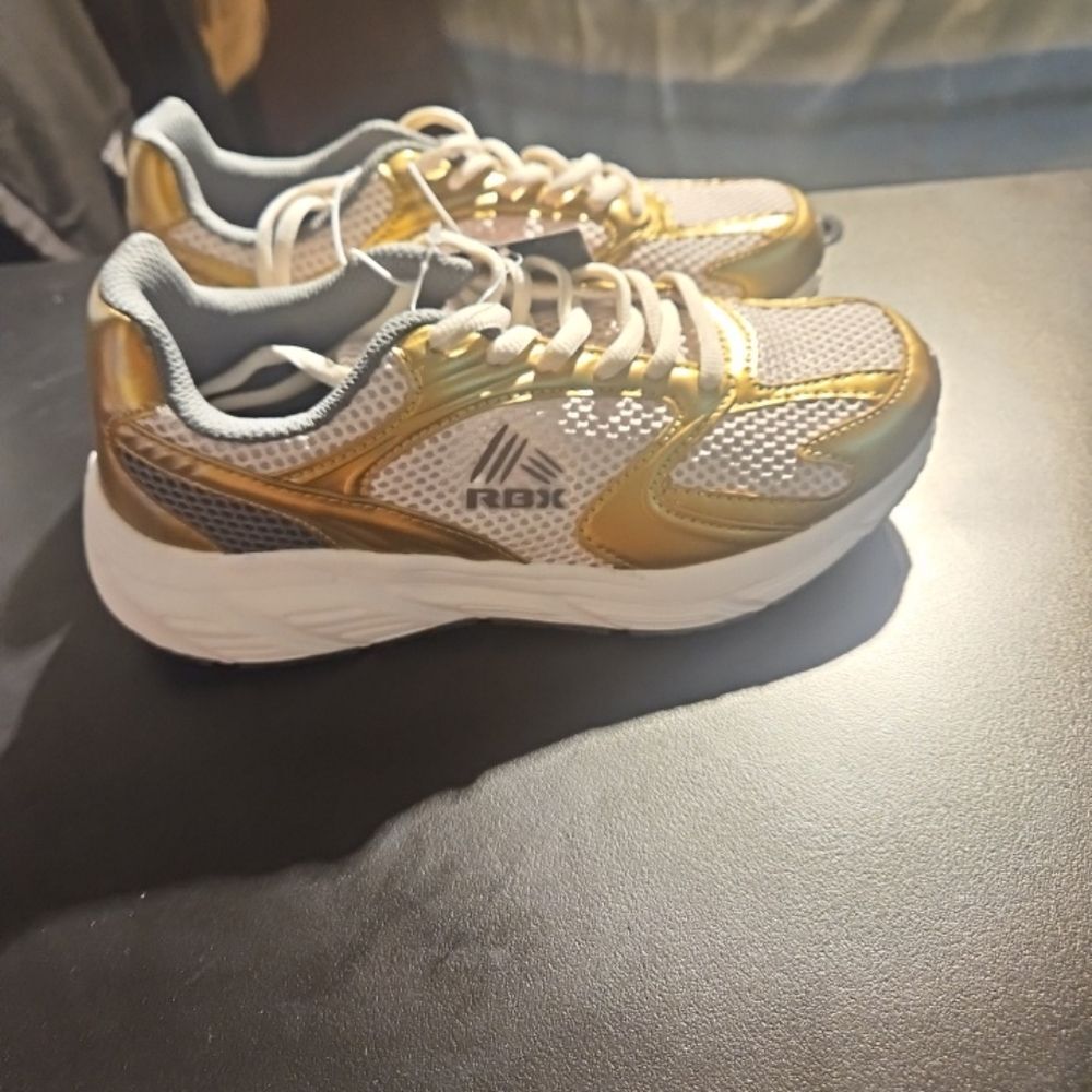 Shoes - Picture 6 of 7